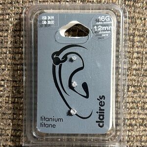 Threadless flat back Claire’s cartilage earrings - NEW